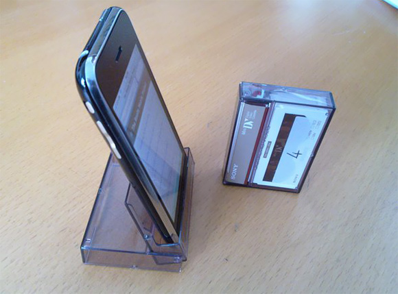 Mini-DV-Case-iPhone-Stand